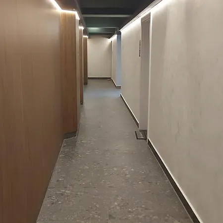 Lau Qualis Zona Coresi Mall *