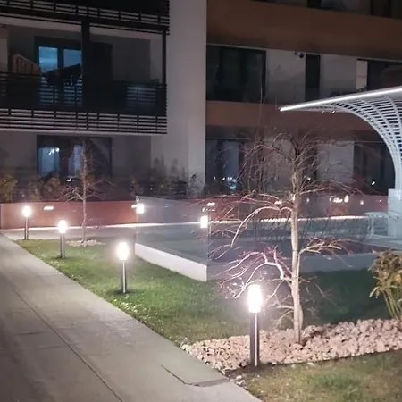 Lau Qualis Zona Coresi Mall * Brašov