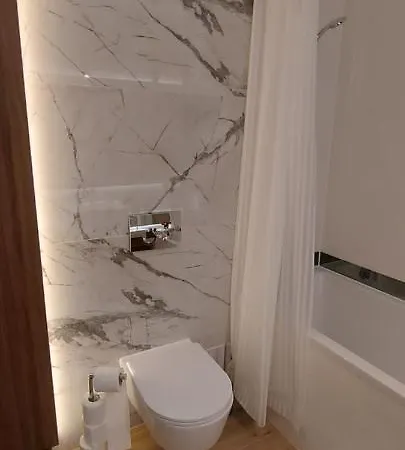 Lau Qualis Zona Coresi Mall