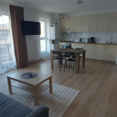 Lau Qualis Zona Coresi Mall Apartmán