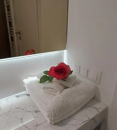 Lau Qualis Zona Coresi Mall Apartmán *