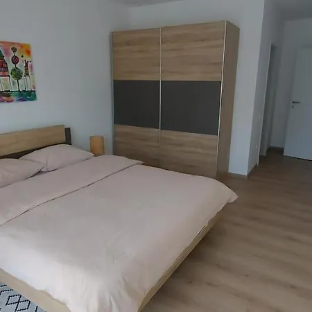 Lau Qualis Zona Coresi Mall * Brašov