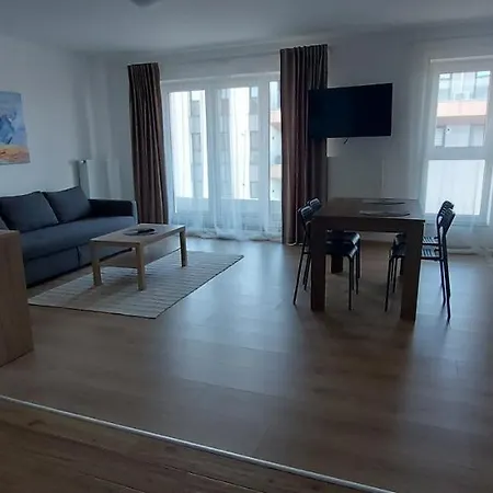 Lau Qualis Zona Coresi Mall Apartmán