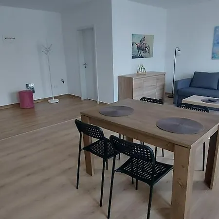 Lau Qualis Zona Coresi Mall Apartmán