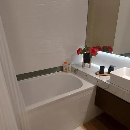 Apartmán Lau Qualis Zona Coresi Mall