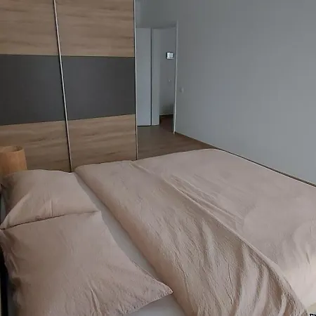 Lau Qualis Zona Coresi Mall *