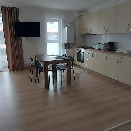 Apartmán Lau Qualis Zona Coresi Mall *