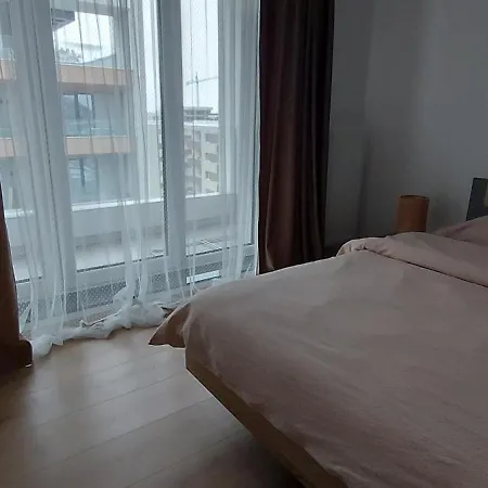 Lau Qualis Zona Coresi Mall Brašov