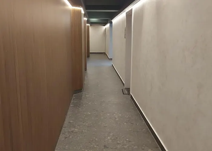 Lau Qualis Zona Coresi Mall *