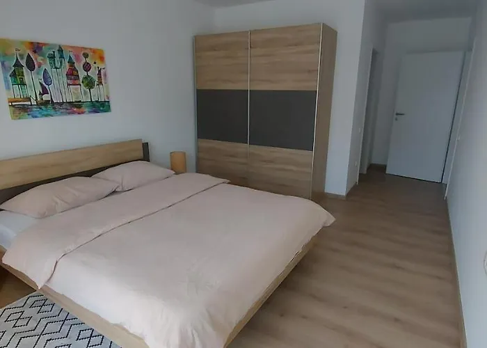 Lau Qualis Zona Coresi Mall * Braşov