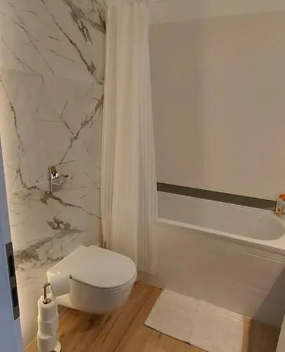 Lau Qualis Zona Coresi Mall Appartement