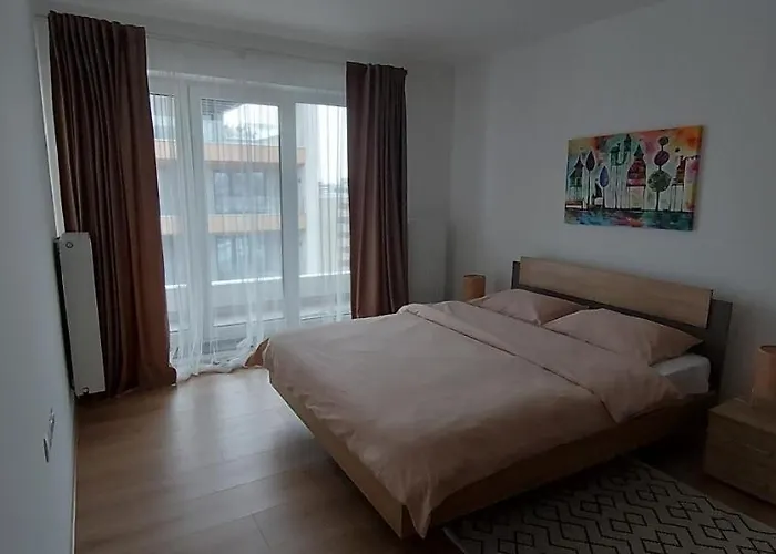 Lau Qualis Zona Coresi Mall *