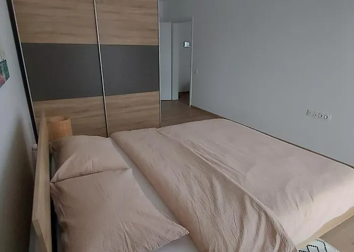 Lau Qualis Zona Coresi Mall *