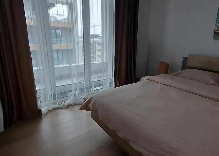 Lau Qualis Zona Coresi Mall Braşov